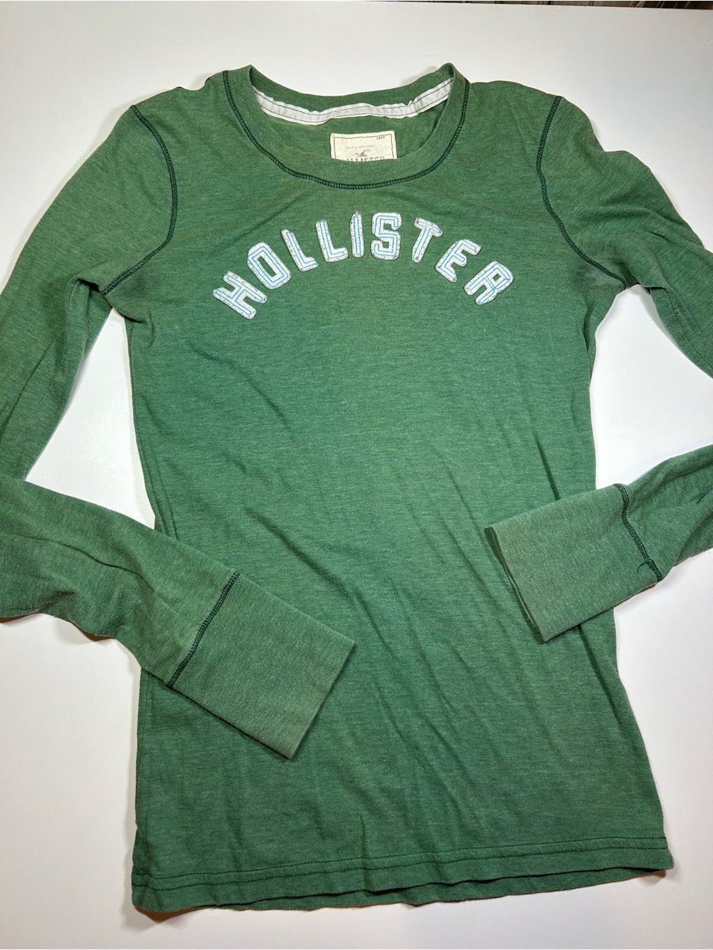 Hollister Women's Medium Green Long-Sleeve Distressed Crewneck Tee Square Tag